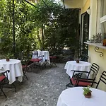 Rex - Bebeka's Hotel 3*