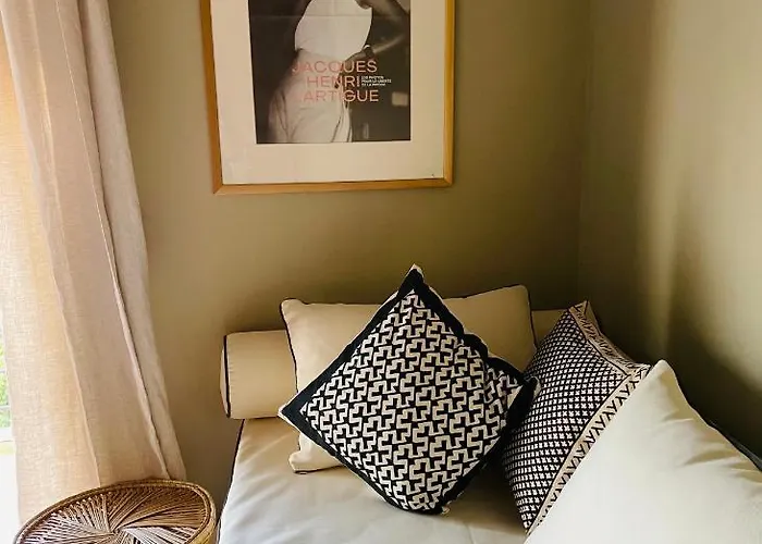 Rex - Bebeka's Hotel